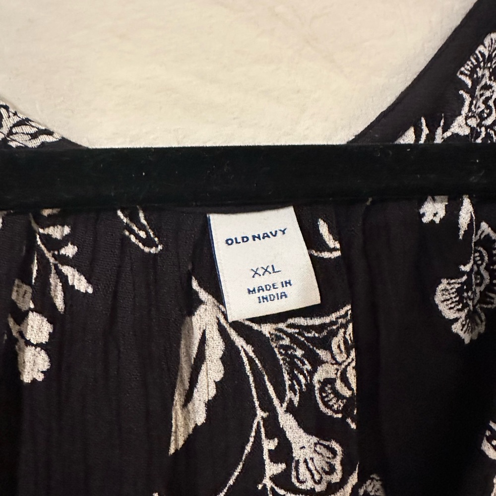 Old Navy Black and White Floral Blouse - Picture 2 of 3